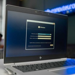 HP EliteBook 840 G7 Core i5 10210U 1.6 GHz | 8GB | 256 M.2 | WEBCAM | WIN 11 | MARCAS ECRÃ barato